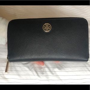 Like New Tory Burch Zip Wallet